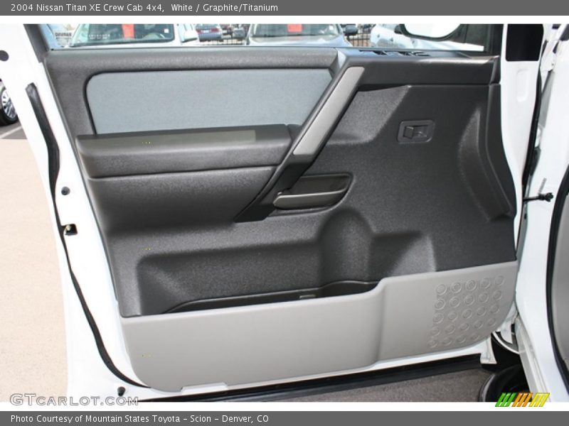 White / Graphite/Titanium 2004 Nissan Titan XE Crew Cab 4x4