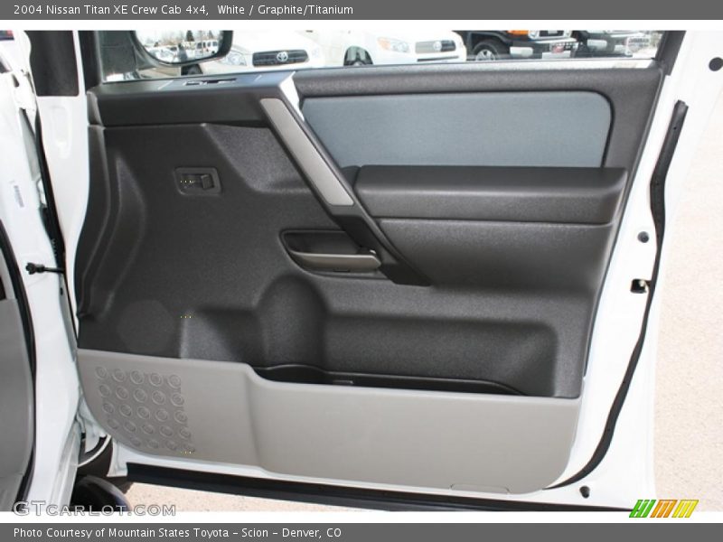 White / Graphite/Titanium 2004 Nissan Titan XE Crew Cab 4x4