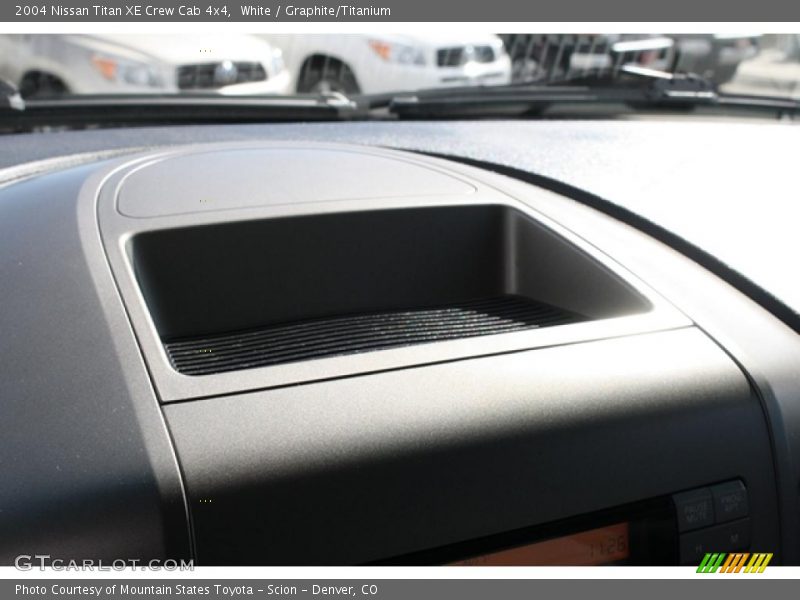White / Graphite/Titanium 2004 Nissan Titan XE Crew Cab 4x4
