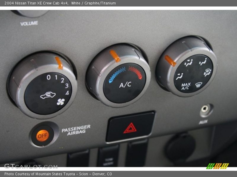 White / Graphite/Titanium 2004 Nissan Titan XE Crew Cab 4x4