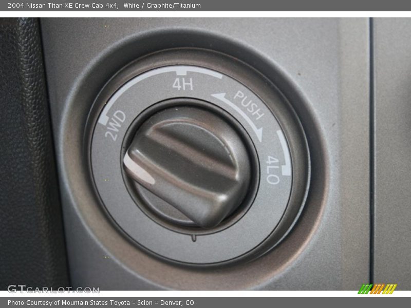 White / Graphite/Titanium 2004 Nissan Titan XE Crew Cab 4x4