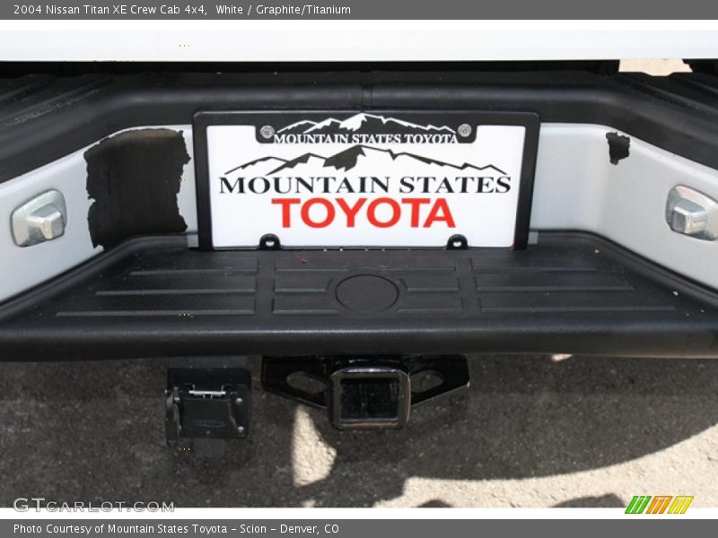 White / Graphite/Titanium 2004 Nissan Titan XE Crew Cab 4x4