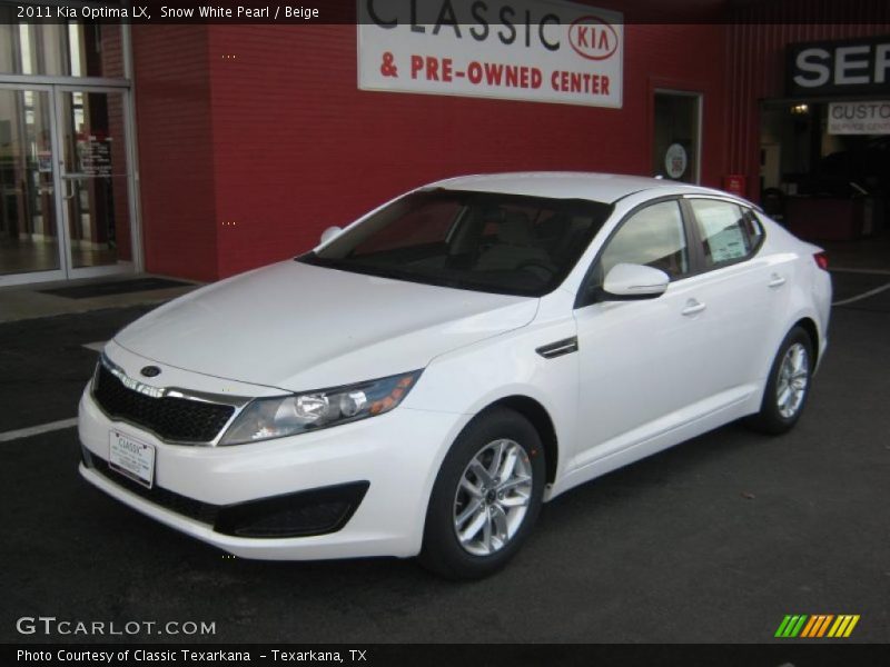 Front 3/4 View of 2011 Optima LX