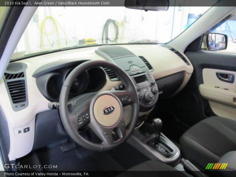 Alien Green / Sand/Black Houndstooth Cloth 2010 Kia Soul !
