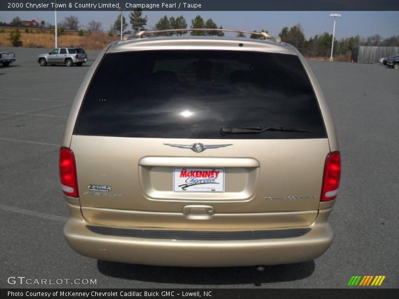 Champagne Pearl / Taupe 2000 Chrysler Town & Country Limited
