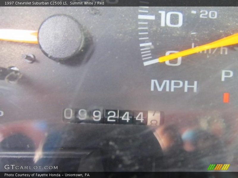 Summit White / Red 1997 Chevrolet Suburban C2500 LS