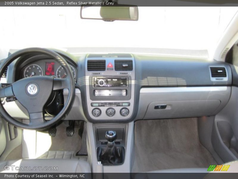Reflex Silver Metallic / Grey 2005 Volkswagen Jetta 2.5 Sedan
