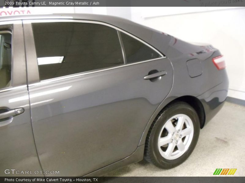 Magnetic Gray Metallic / Ash 2009 Toyota Camry LE