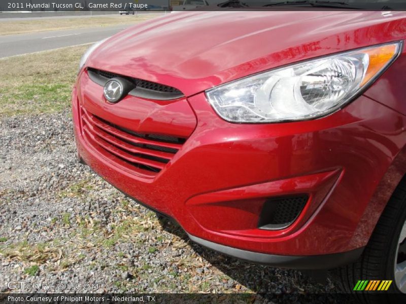 Garnet Red / Taupe 2011 Hyundai Tucson GL