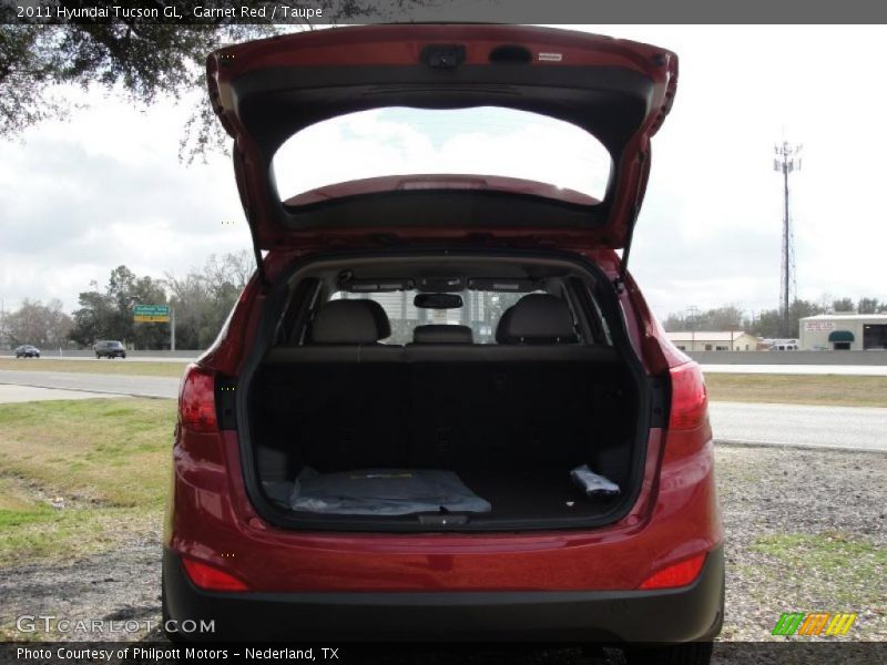 Garnet Red / Taupe 2011 Hyundai Tucson GL
