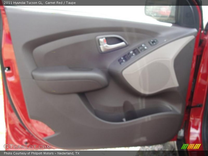 Garnet Red / Taupe 2011 Hyundai Tucson GL
