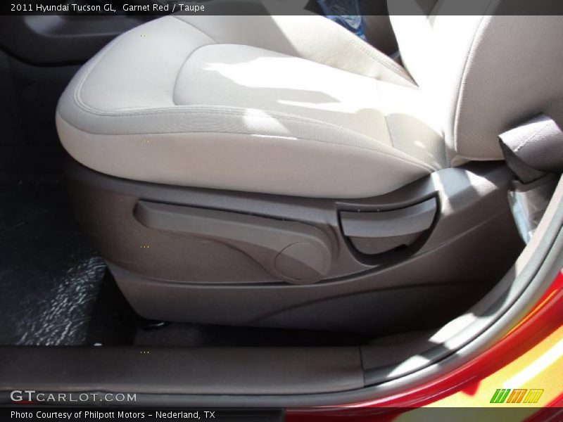 Garnet Red / Taupe 2011 Hyundai Tucson GL