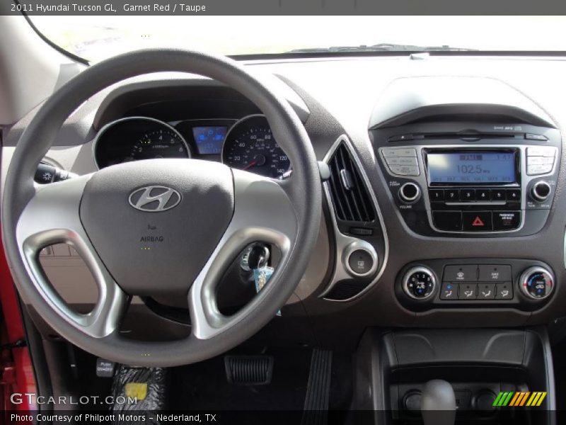 Dashboard of 2011 Tucson GL