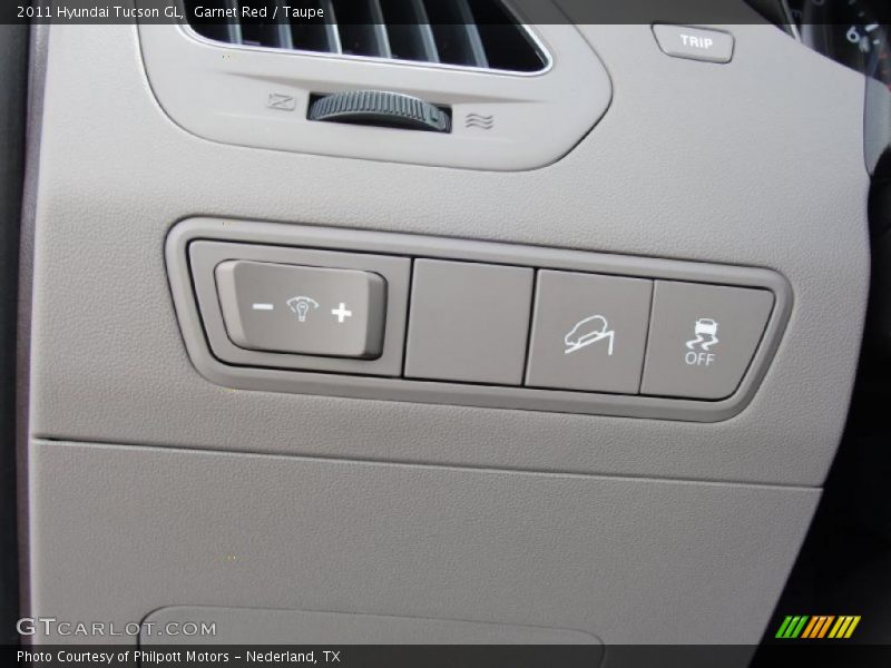 Controls of 2011 Tucson GL