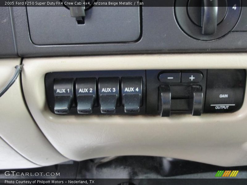 Controls of 2005 F250 Super Duty FX4 Crew Cab 4x4