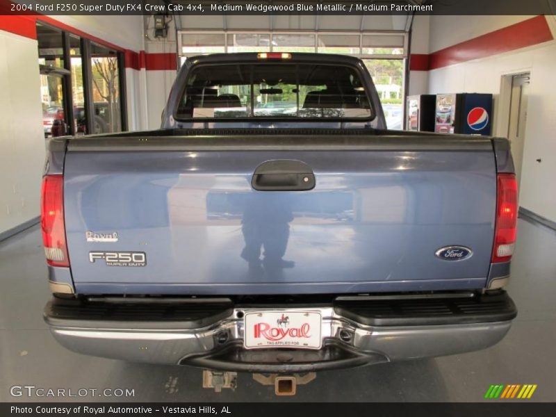 Medium Wedgewood Blue Metallic / Medium Parchment 2004 Ford F250 Super Duty FX4 Crew Cab 4x4