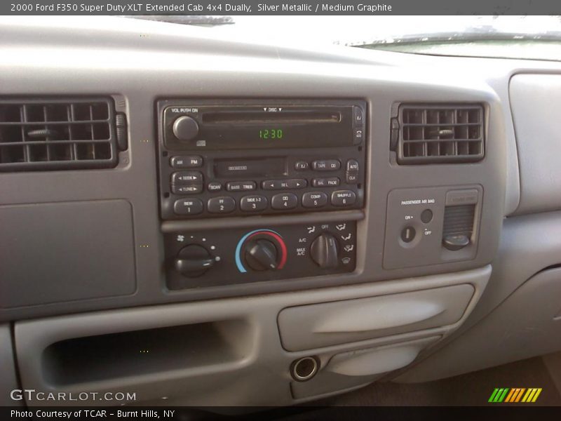 Silver Metallic / Medium Graphite 2000 Ford F350 Super Duty XLT Extended Cab 4x4 Dually