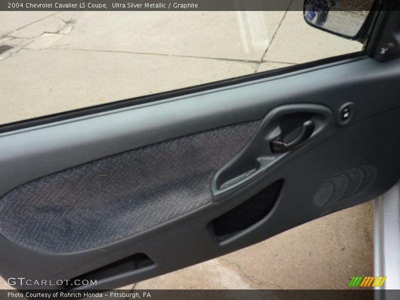 Ultra Silver Metallic / Graphite 2004 Chevrolet Cavalier LS Coupe