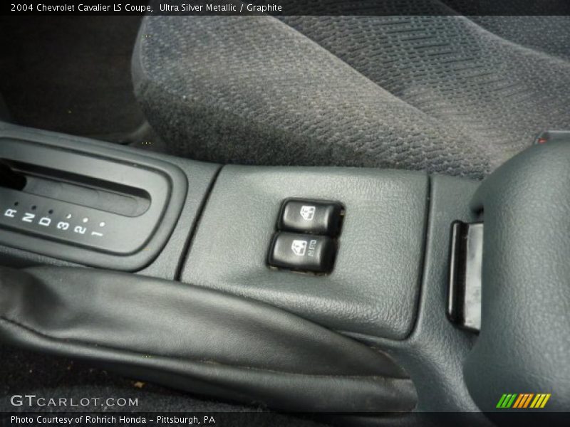 Ultra Silver Metallic / Graphite 2004 Chevrolet Cavalier LS Coupe