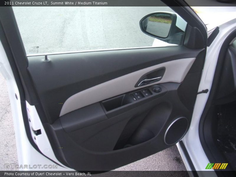 Summit White / Medium Titanium 2011 Chevrolet Cruze LT