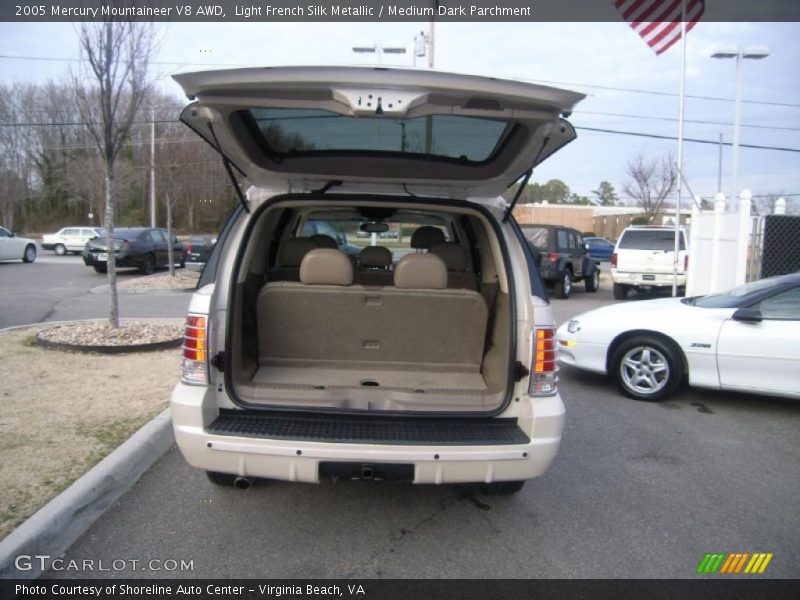 Light French Silk Metallic / Medium Dark Parchment 2005 Mercury Mountaineer V8 AWD