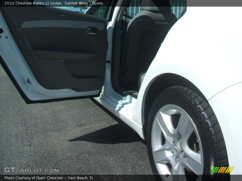 Summit White / Ebony 2010 Chevrolet Malibu LS Sedan
