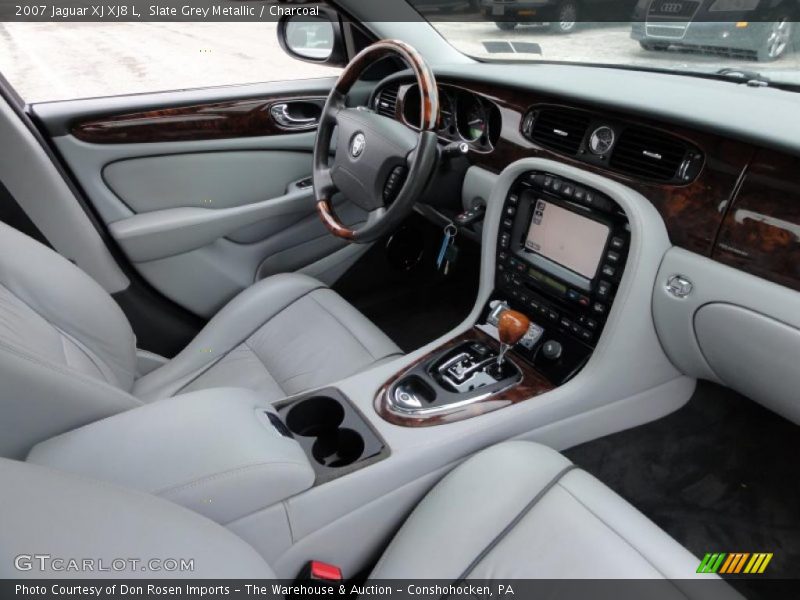 Dashboard of 2007 XJ XJ8 L