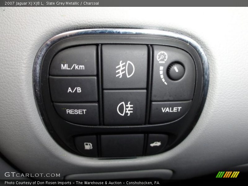 Controls of 2007 XJ XJ8 L