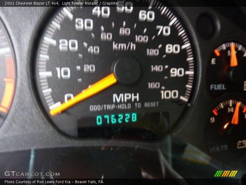 Light Pewter Metallic / Graphite 2001 Chevrolet Blazer LT 4x4