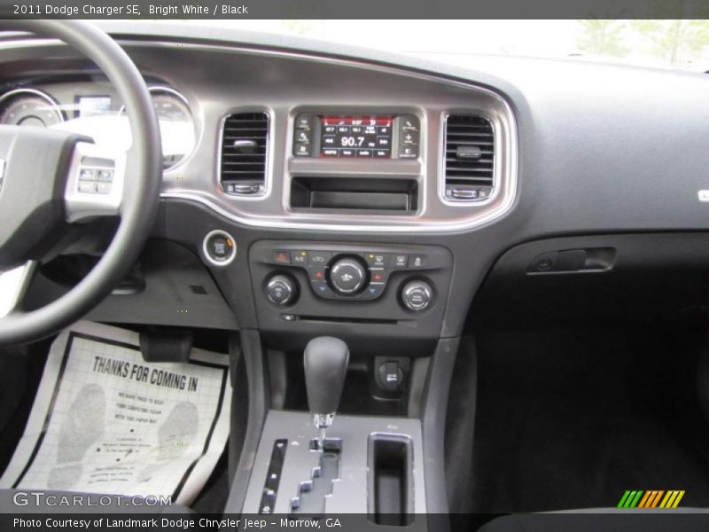 Bright White / Black 2011 Dodge Charger SE
