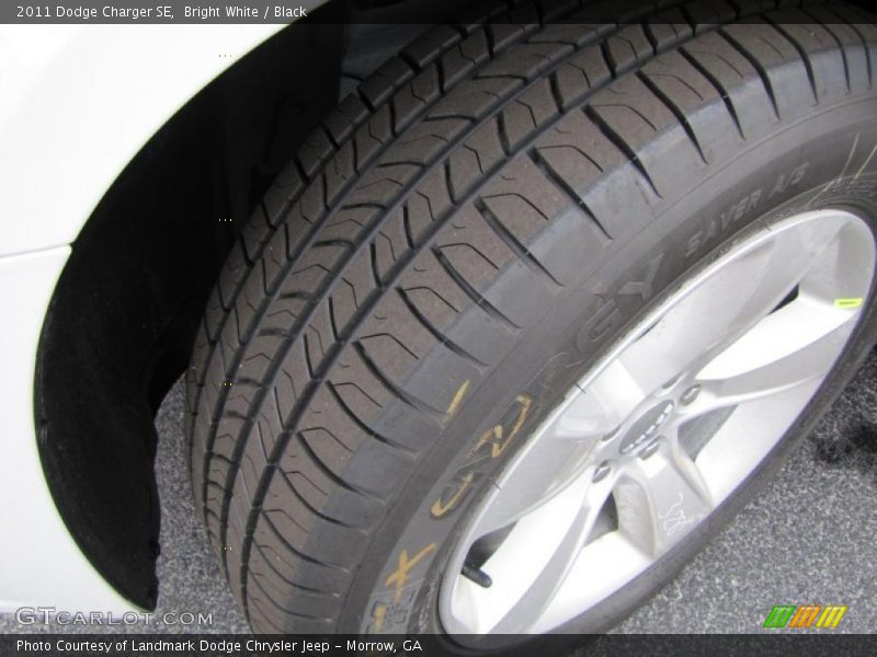 Bright White / Black 2011 Dodge Charger SE