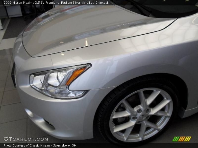Radiant Silver Metallic / Charcoal 2009 Nissan Maxima 3.5 SV Premium