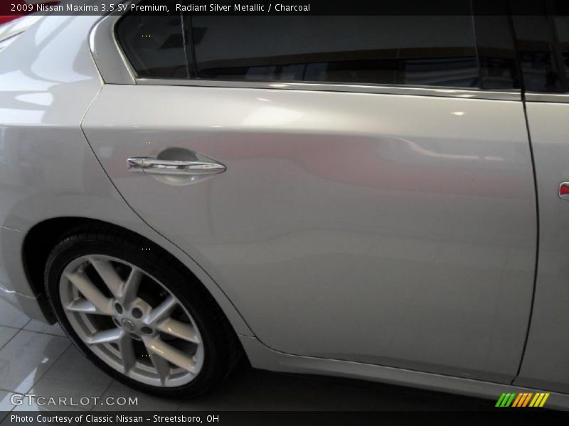 Radiant Silver Metallic / Charcoal 2009 Nissan Maxima 3.5 SV Premium