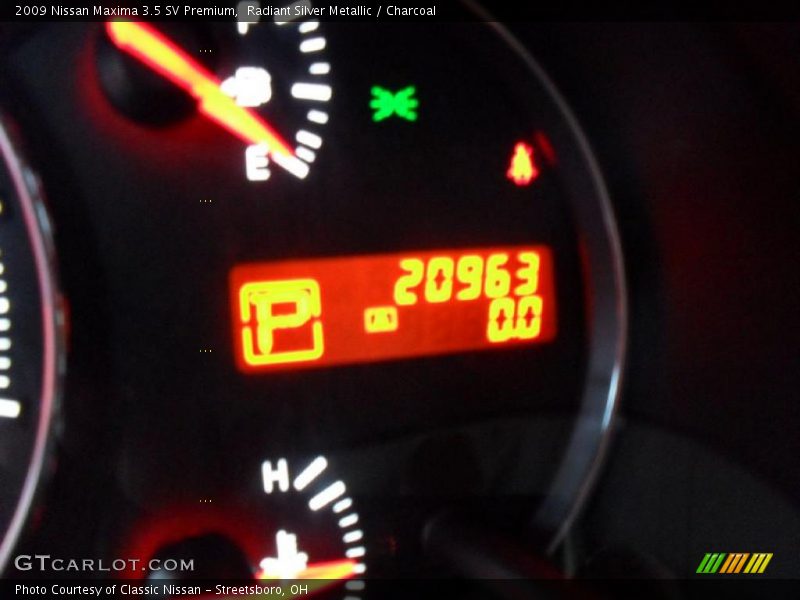 Radiant Silver Metallic / Charcoal 2009 Nissan Maxima 3.5 SV Premium