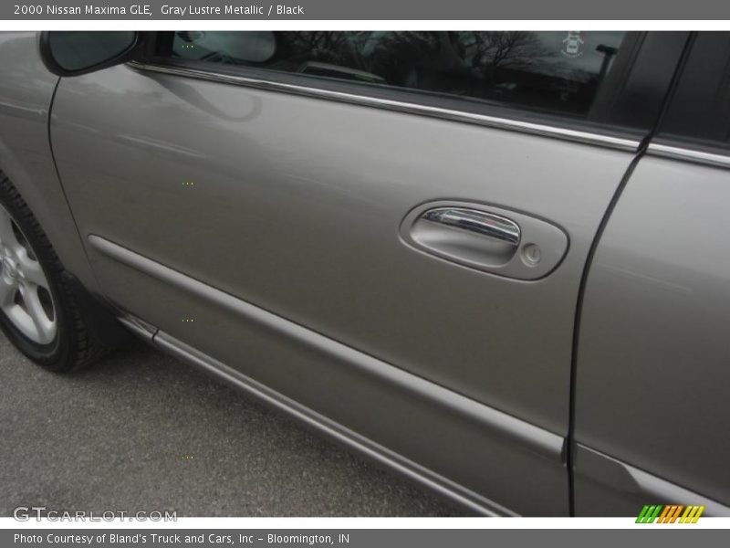 Gray Lustre Metallic / Black 2000 Nissan Maxima GLE