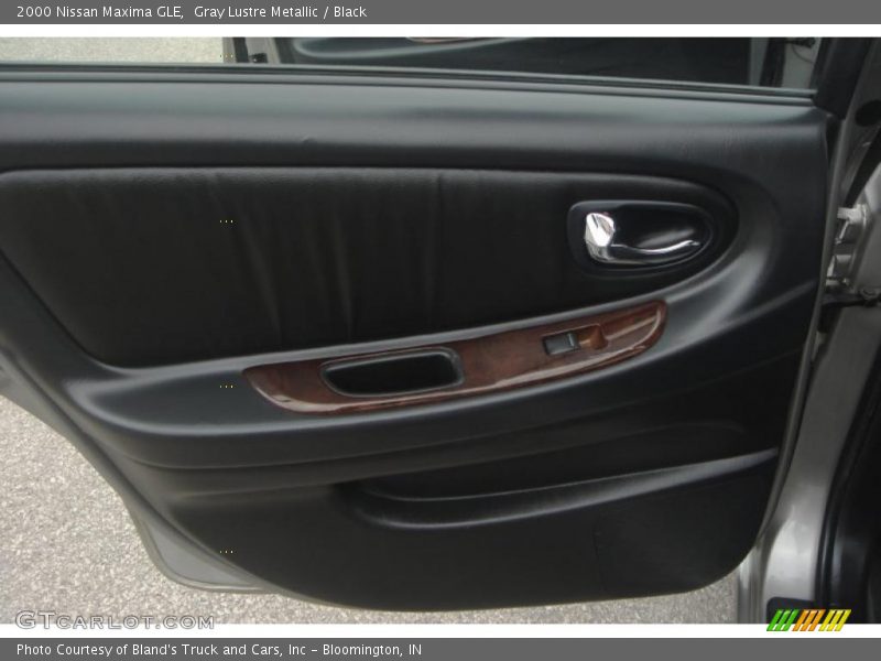 Gray Lustre Metallic / Black 2000 Nissan Maxima GLE