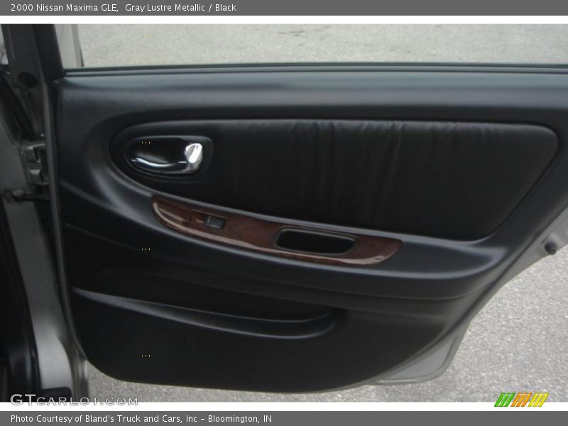 Gray Lustre Metallic / Black 2000 Nissan Maxima GLE