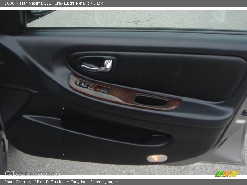 Gray Lustre Metallic / Black 2000 Nissan Maxima GLE