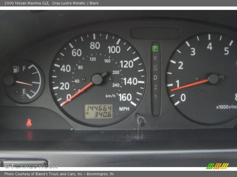 Gray Lustre Metallic / Black 2000 Nissan Maxima GLE