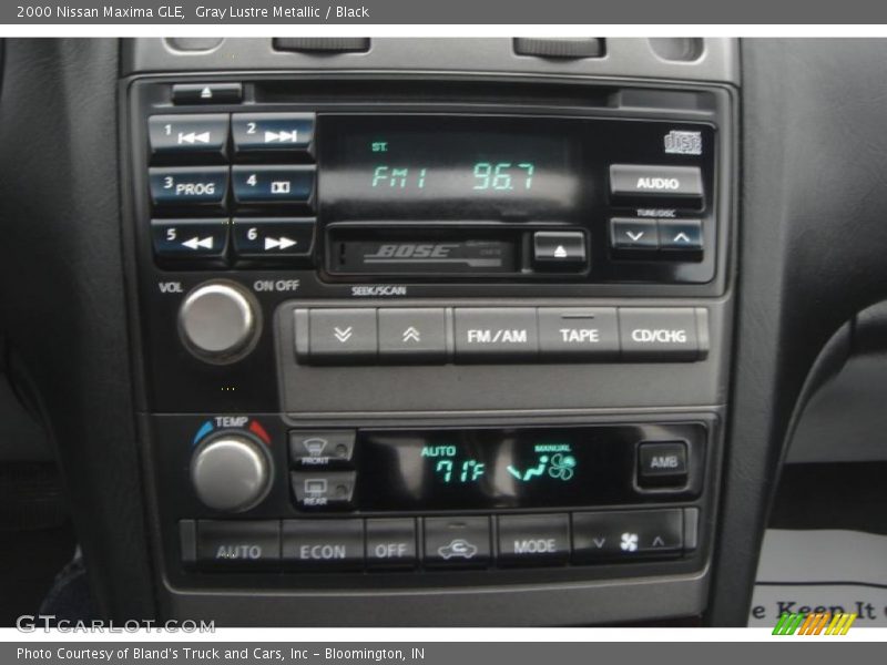 Gray Lustre Metallic / Black 2000 Nissan Maxima GLE