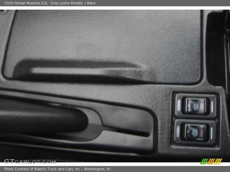 Gray Lustre Metallic / Black 2000 Nissan Maxima GLE
