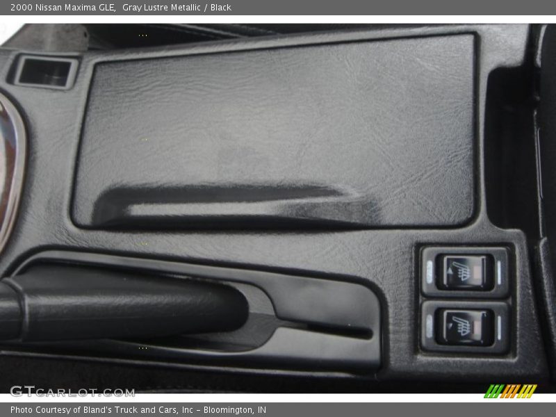 Gray Lustre Metallic / Black 2000 Nissan Maxima GLE