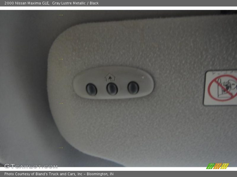 Gray Lustre Metallic / Black 2000 Nissan Maxima GLE