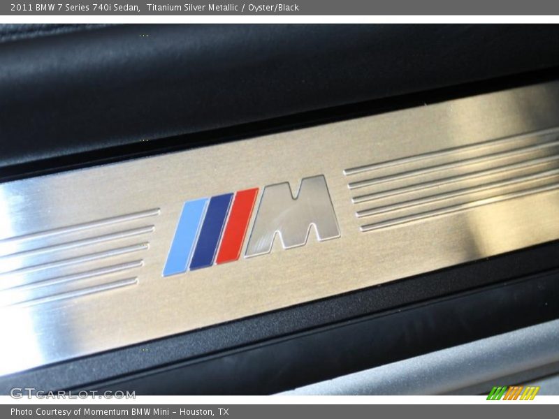  2011 7 Series 740i Sedan Logo