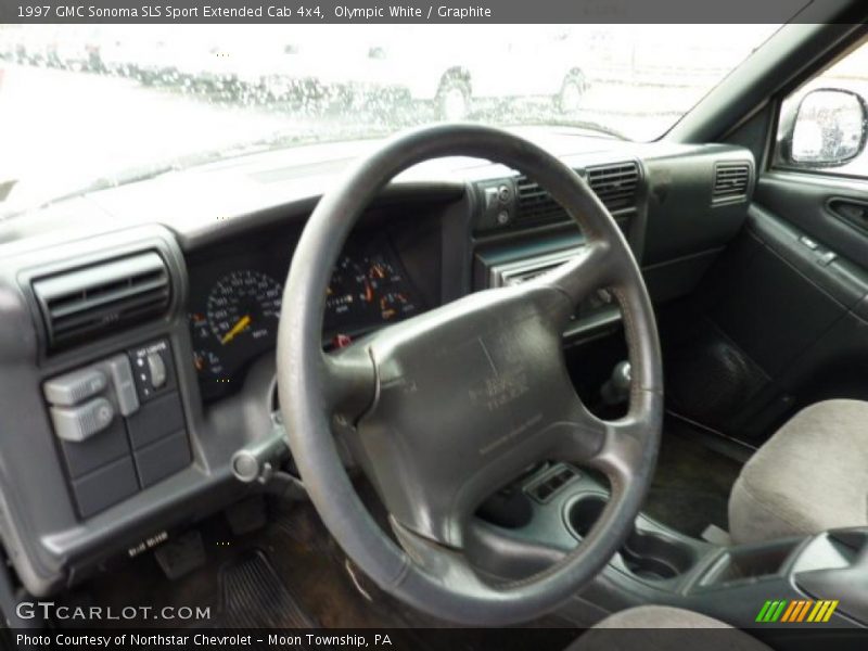  1997 Sonoma SLS Sport Extended Cab 4x4 Steering Wheel