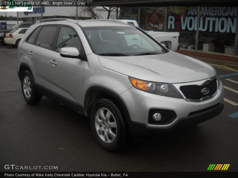 Front 3/4 View of 2011 Sorento LX AWD