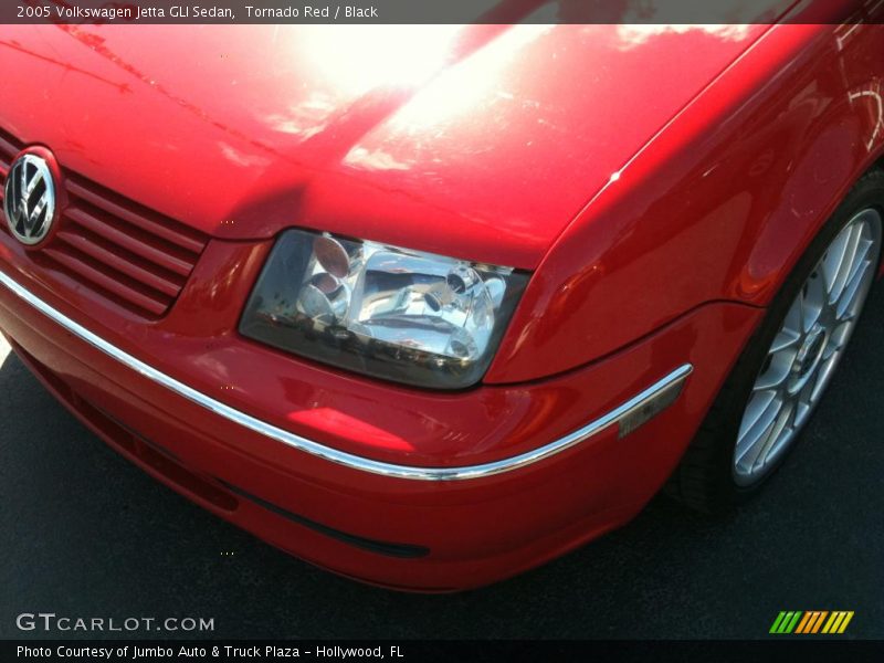 Tornado Red / Black 2005 Volkswagen Jetta GLI Sedan