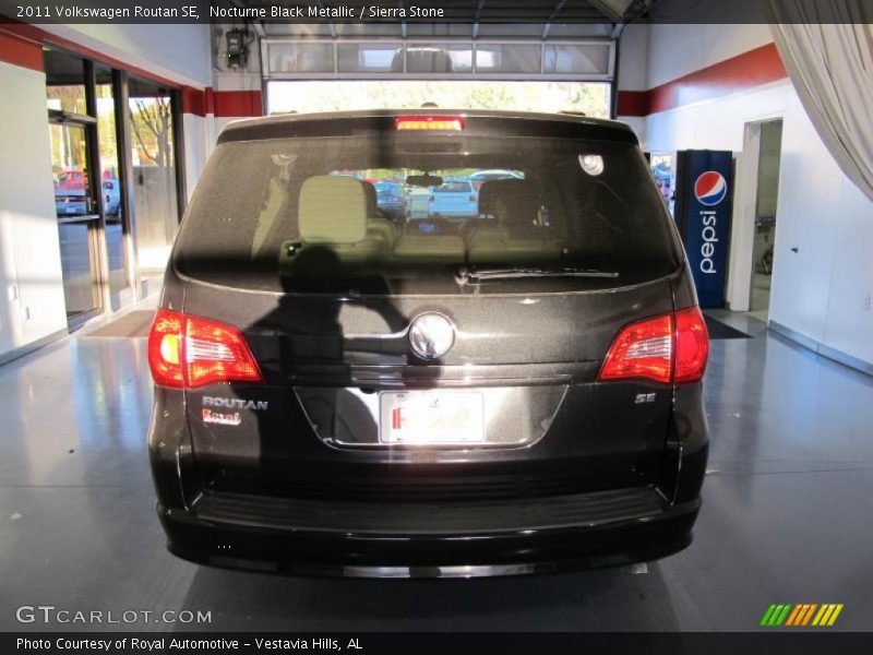 Nocturne Black Metallic / Sierra Stone 2011 Volkswagen Routan SE