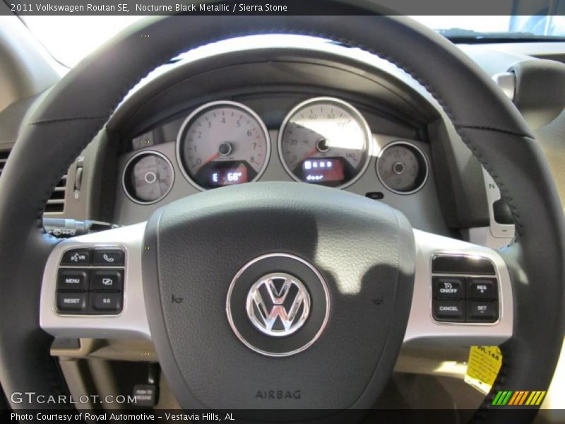 Nocturne Black Metallic / Sierra Stone 2011 Volkswagen Routan SE