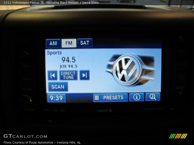 Nocturne Black Metallic / Sierra Stone 2011 Volkswagen Routan SE